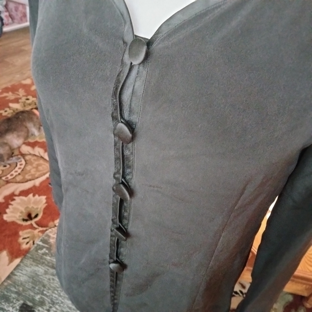 Elegant Dana Bachman Petites Chocolate 100% Silk Shirt Size 4